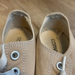 スニーカーとサンダルの画像