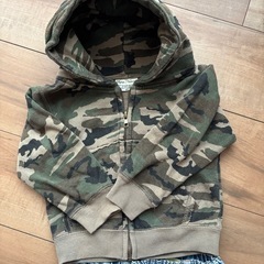 ベビー服2点セット　迷彩パーカー　ジーンズの画像