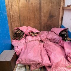 廃材、家具等ばらした木材などいろいろ。お好きな量、種類お譲りします。の画像