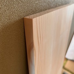 木の板とコンクリートブロック　棚の画像