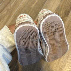 スニーカーと長靴17cmの画像