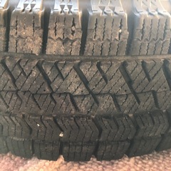 アルミホイル付きスタッドレスタイヤ4本セットの画像