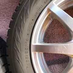 アルミホイル付きスタッドレスタイヤ4本セットの画像