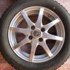 アルミホイル付きスタッドレスタイヤ4本セットの画像