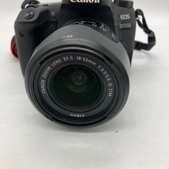 【トレファク足立扇店】ﾃﾞｼﾞﾀﾙ一眼ﾚﾌｶﾒﾗ Canon EOS 9000D ﾚﾝｽﾞｾｯﾄ 充電器付 ﾊﾞｯﾃﾘｰ2個付の画像