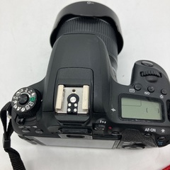 【トレファク足立扇店】ﾃﾞｼﾞﾀﾙ一眼ﾚﾌｶﾒﾗ Canon EOS 9000D ﾚﾝｽﾞｾｯﾄ 充電器付 ﾊﾞｯﾃﾘｰ2個付の画像