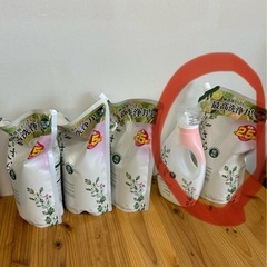 洗濯用洗剤　3本＋おまけ2本の画像