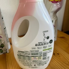 洗濯用洗剤　3本＋おまけ2本の画像