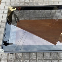 ガラステーブルの画像