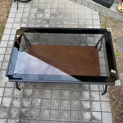 ガラステーブルの画像