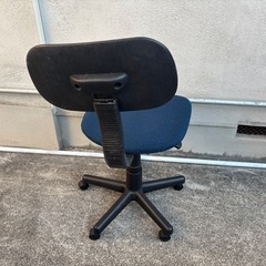 オフィスチェア　回転椅子の画像