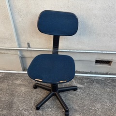 オフィスチェア　回転椅子の画像