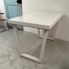 タイルトップテーブルの画像