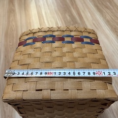 クラフトテープのカゴの画像