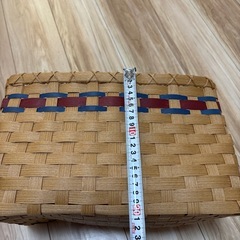 クラフトテープのカゴの画像