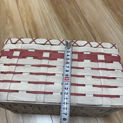 クラフトテープのカゴの画像