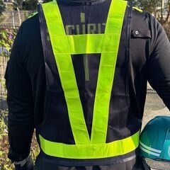 新規立ち上げ交通誘導警備員/☆日給1万円☆入社祝い金あり☆支給条件あり☆髪型自由♬ネイルOK♬※交通誘導2級所持者☆資格手当　あり♬♬☆シフト制☆80代まで幅広く活躍中♬　の画像