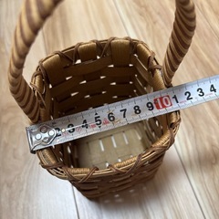 クラフトテープのカゴの画像