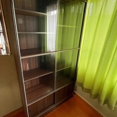 ガラス棚の画像
