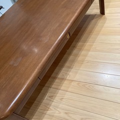 リビングテーブルの画像