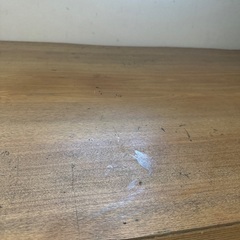 木の大きなテーブルの画像