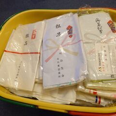 粗品タオル　新古品　多数（だいたい洗濯カゴ1杯くらい分）の画像