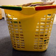 粗品タオル　新古品　多数（だいたい洗濯カゴ1杯くらい分）の画像