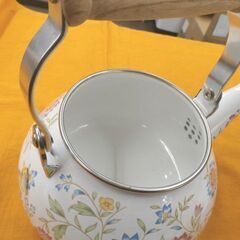 未使用 エジリー ホーロー やかん 2.3L 湯沸かし 花柄 ホワイト 昭和レトロ ケトル 西岡店の画像