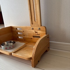 犬のエサ置きの画像