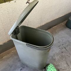 ゴミ箱の画像