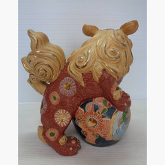 ★▲九谷焼　玉獅子　玉乗り獅子　色絵金彩赤獅子　高さ27cm　狛犬　シーサー　置物　飾物　魔除け　縁起物★bの画像