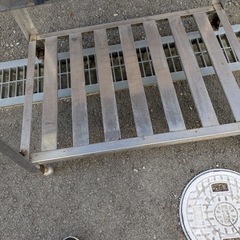 【中古】大阪引取限定　スチール　コンロ台　作業台　背面スプラッシュ付き　【KNLL1F031】の画像