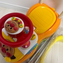 アンパンマン よくばりビジーカー 未使用の押し棒付き 乗用おもちゃ 車 子どもの画像