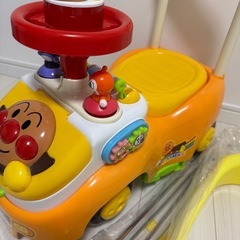 アンパンマン よくばりビジーカー 未使用の押し棒付き 乗用おもちゃ 車 子どもの画像