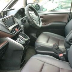 ❑全国自社ローン対応❑      ●平成28年1月登録トヨタエスクァイアGiの画像