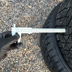 スタッドレスタイヤ  
265/65/17  DM-V2 BLIZZAK         の画像