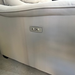 【ニトリ電動ソファＮシールド】クリーニング済【管理番号11012】金の画像