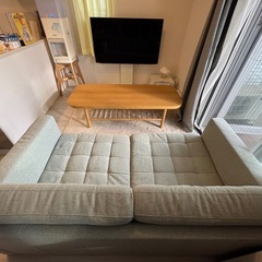 オシャレな3人がけソファーの画像