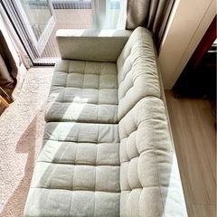 オシャレな3人がけソファーの画像