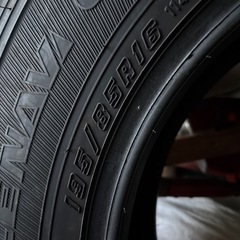 トラック用スタドレスタイヤの画像