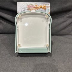 食パンスライスガイド K-KU8（ペールアクア） 厚み調節4段階(5･6･8･12枚切) 滑り止め 補助プレート付き 折りたたみ コンパクト収納 カンタン レトロ かわいい K-KU8-PA未使用 の画像