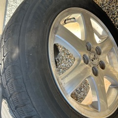 スバル純正アルミホイール スタッドレスタイヤ付きの画像