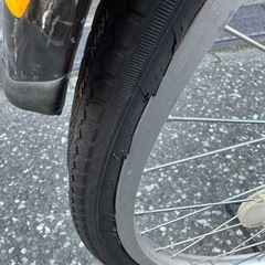 自転車 ママチャリ と 空気入れの画像