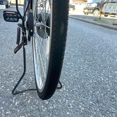 自転車 ママチャリ と 空気入れの画像