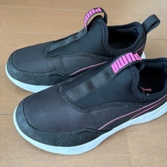 PUMA スリッポンスニーカーの画像