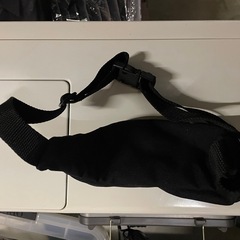 ブラックナイロンショルダーバッグの画像