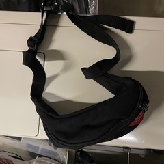 ブラックナイロンショルダーバッグの画像