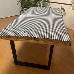 ダイニングテーブルの画像