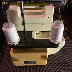 ブラザー TE4-B526 ロックミシン BROTHER フットコントローラー付き Homelock 2本糸 ホームロック 手芸 裁縫 ハンドクラフトの画像