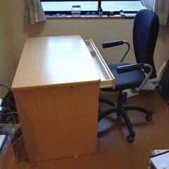 机・椅子セットの画像